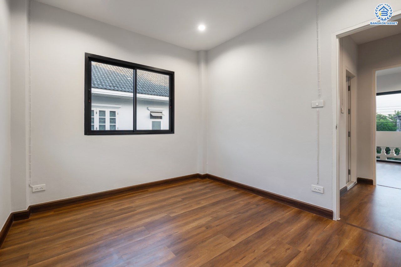 บ้านมือสองตกแต่งใหม่ แบรนด์ Property Perfect ม.มณีรินทร์ รัตนาธิเบศร์-ท่าอิฐ เนื้อที่ 54 ตร.ว. ฟังก์ชัน 3 ห้องนอน 2 ห้องน้ำ 2 ห้องอเนกประสงค์ พร้อมจอดรถได้ 2 คัน บนทำเลศักยภาพ ใกล้ทางด่วน "งามวงศ์วาน" และเพียง 10 นาที ถึงรถไฟฟ้า "สถานีบางรักน้อยท่าอิฐ"...